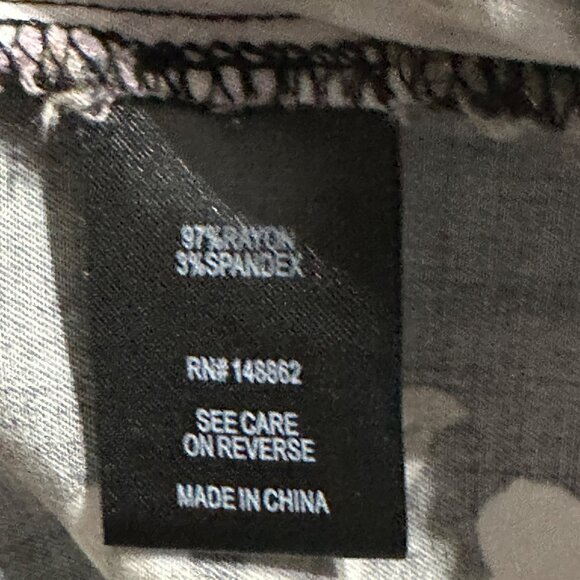 Torrid size 2 (2X) black floral v neck back lacing short sleeve button front top - Picture 6 of 9